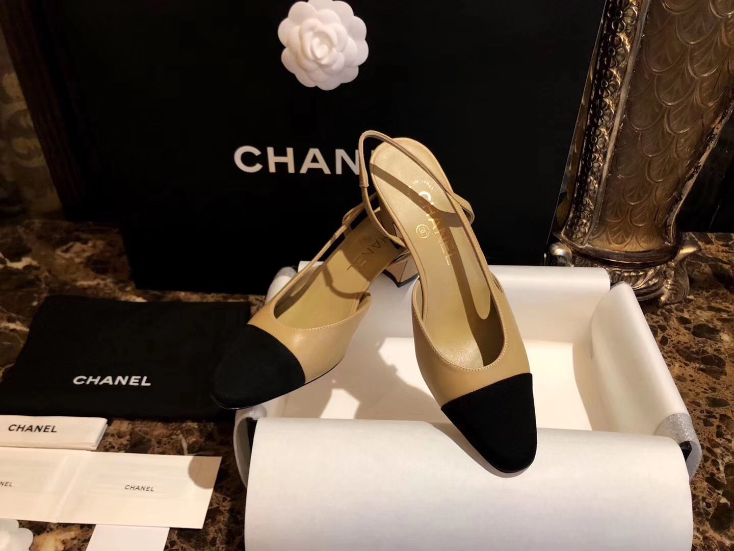 Chanel香奈儿双色拼色鞋--一双鞋搞定所有风格 百搭的经典双色鞋