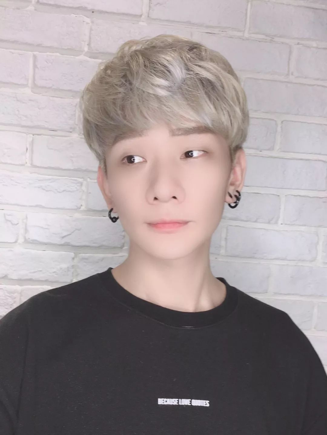 男生发型设计店推荐 e983477f2aff4d6e8729966043159b50.jpeg