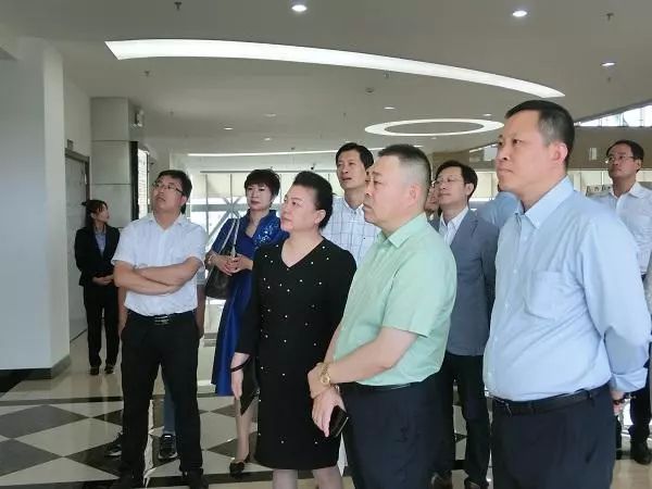 张凤群,市委常委开发区管委会主任张国凯等地方领导参加了市政府举行