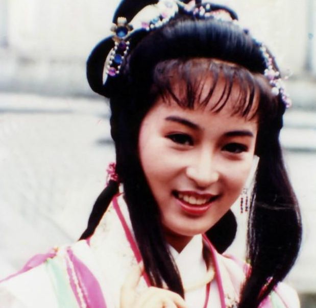 1988年,由梁朝伟,吴岱融,黎美娴,谢宁主演的《绝代双骄》进入内地,几