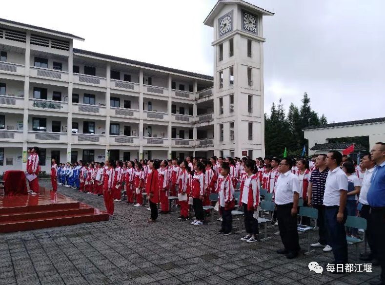 我的国我的家!都江堰市这些学校的开学第一天