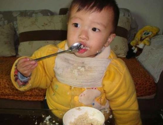                     劝告家长：别再给娃喝“毒汤”，容易积食难长个，还有家长在犯傻