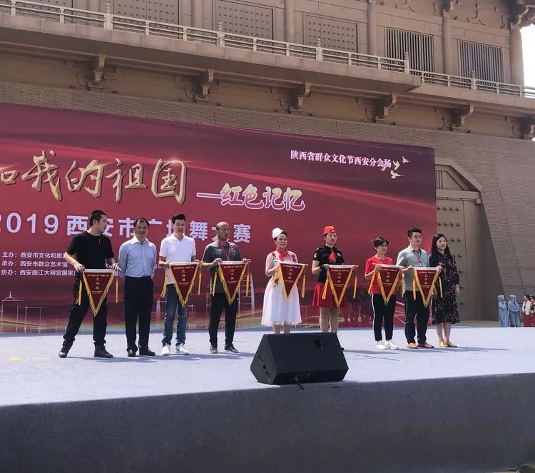 2019广场舞曲排行榜_恐龙来袭 全城戒备 沙井西荟城2019年中庆派对狂欢开