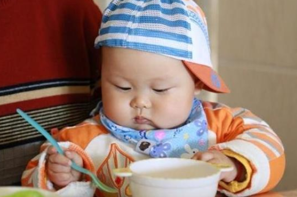                     孩子有没有积食？脸上3点很明显，嘴巴不会“说谎”，一看就知