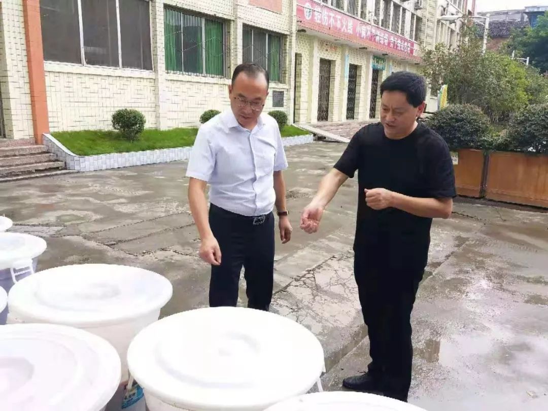 监管动态|田斌检查校园食堂及校园周边食品安全工作