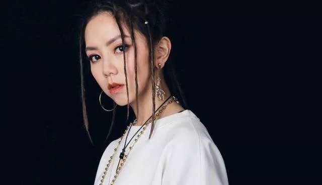 邓紫棋:我把你画成花,未开的一朵花