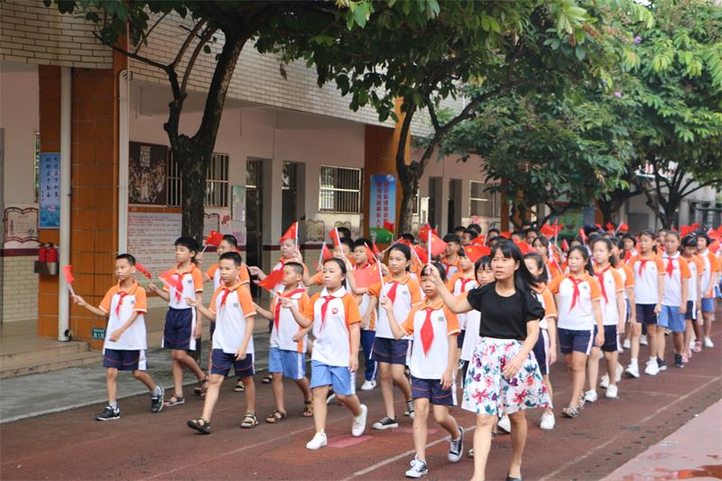 原创新学年我为祖国歌唱江门开平三埠春华小学开学典礼隆重举行