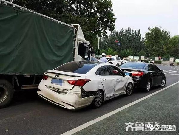 济南交警通报“多车连撞”事故：货车制动失效引发，无人伤亡