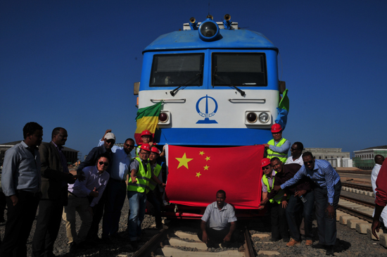 中国是基建狂魔,投资200亿帮助非洲建设铁路,原因你可能没想到