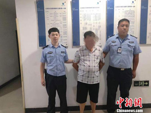 因为一个眼神浙江永康民警抓获逃亡14年的命案逃犯