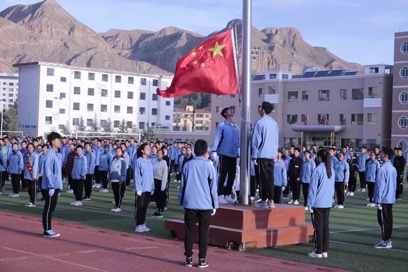 学校动态肃南一中举行庆祝新中国成立70周年特别主题团队日活动