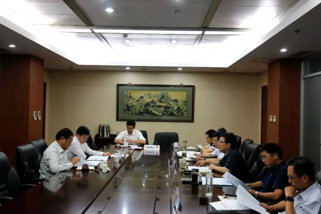 市政府张伟副秘书长,综合二处郎晓頔处长;市城市管理局相关副局长,正