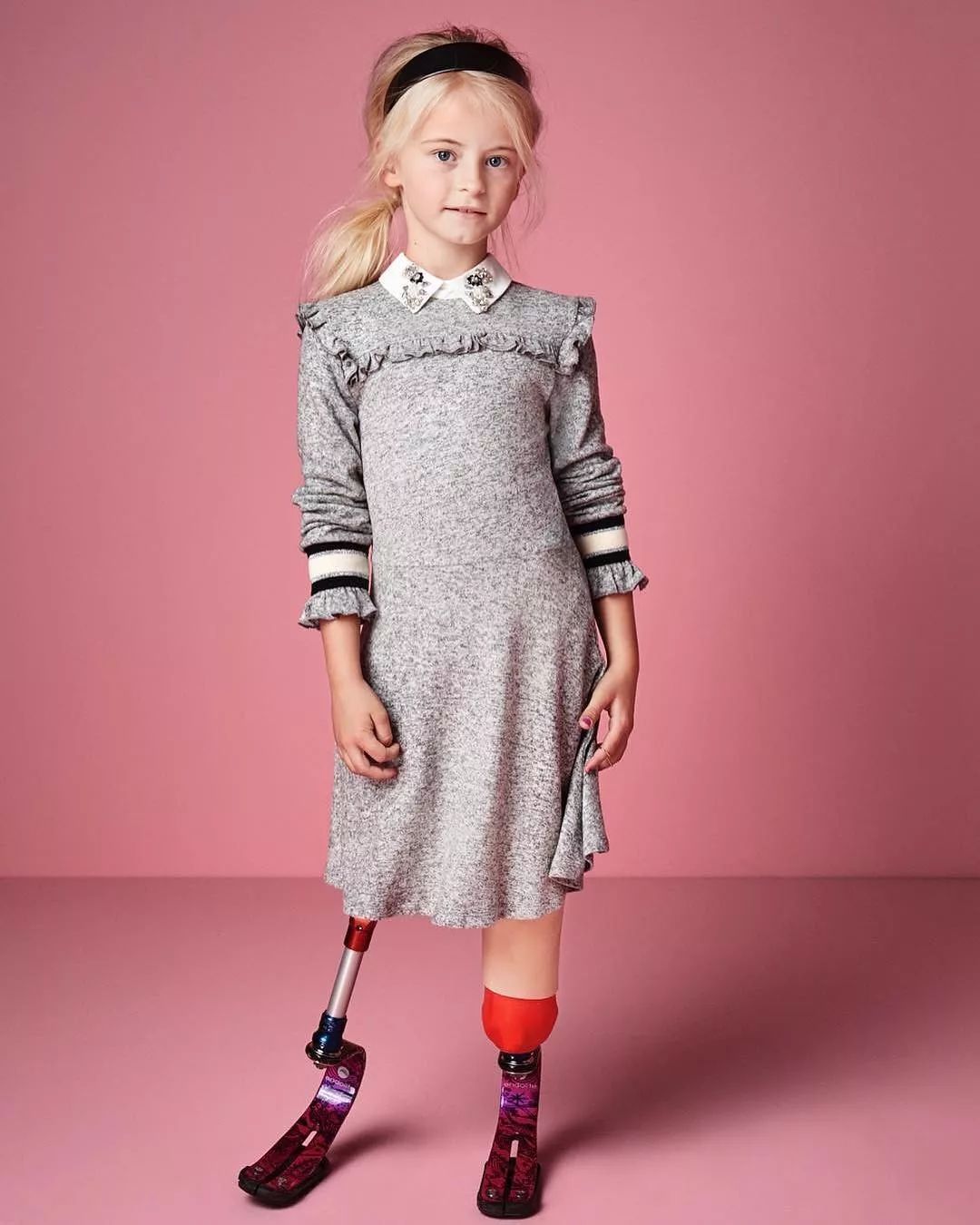 9岁登纽约时装周，她先天残疾，却凭一己之力拯救了整个家庭