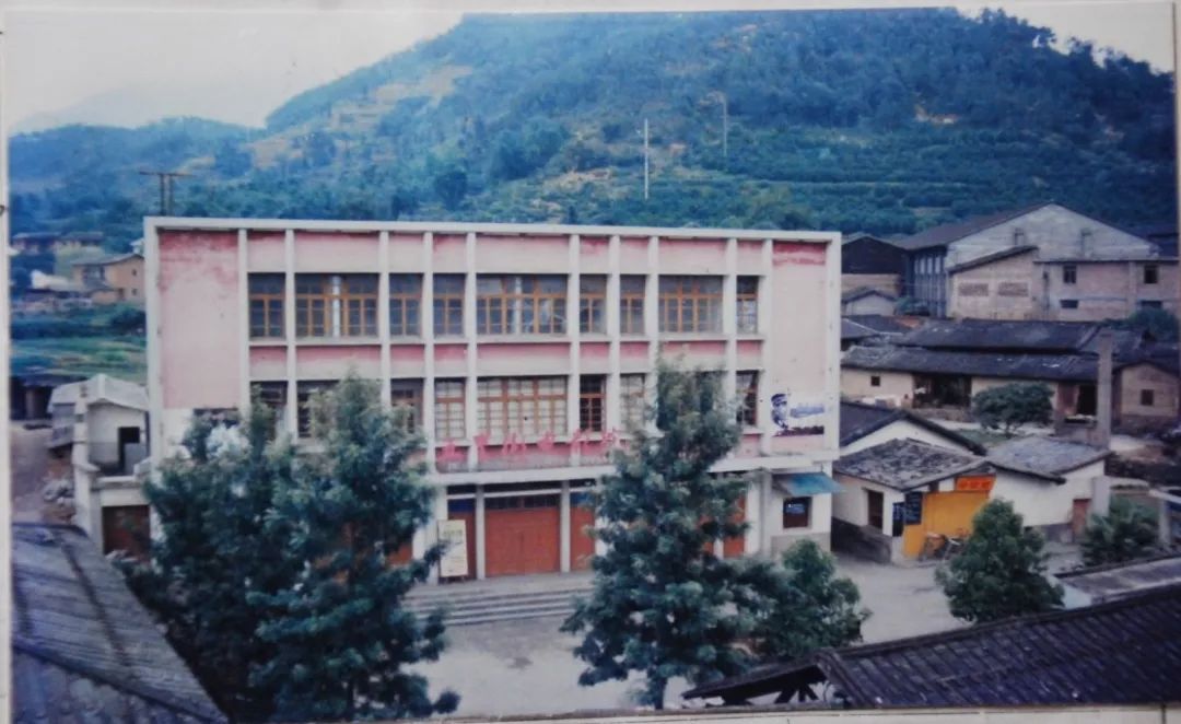 永春五里街电影院,位于永春县五里街,1958年12月建立,总面积2200平方