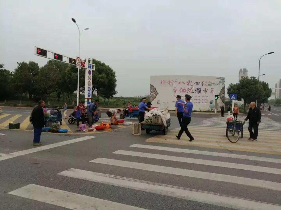 平昌有多少人口_附视频 平昌某路口一人倒地不起,地上还有一摊红色的......(2)