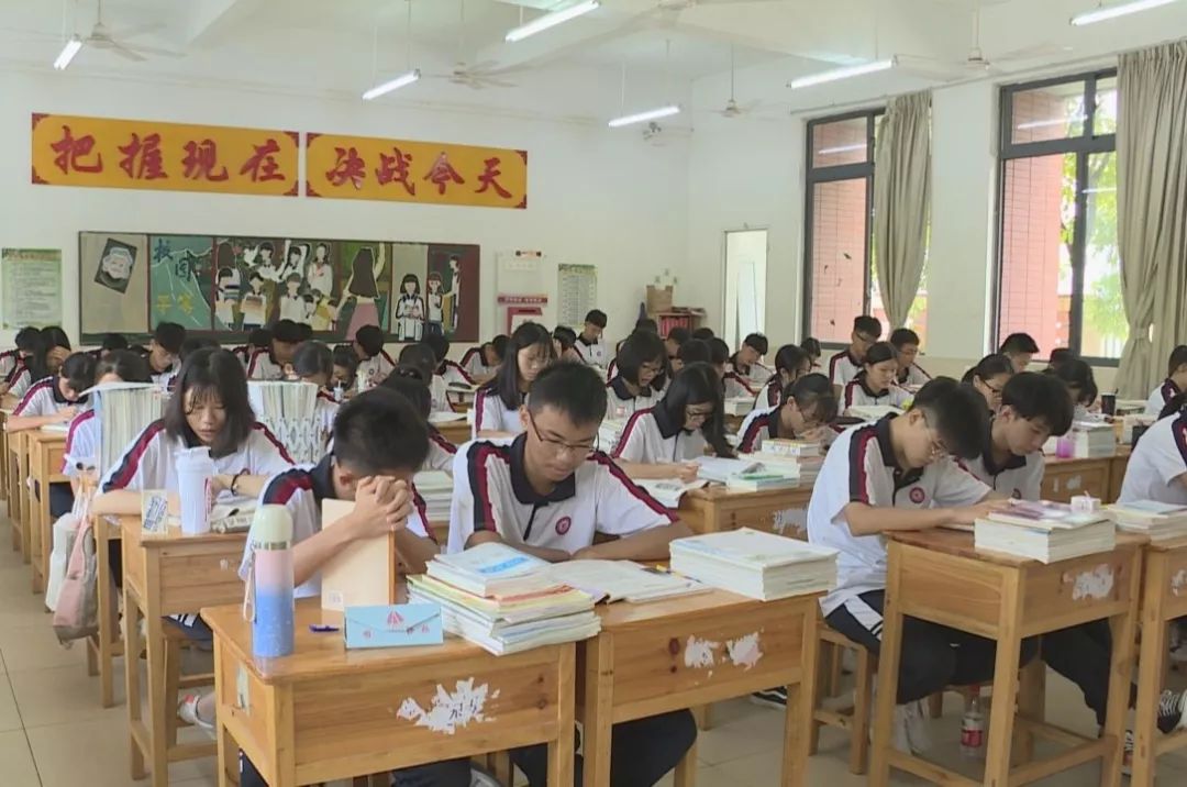 石湾中学博罗中学石湾中学教育联合体的正式组建,是推动县域教育均衡