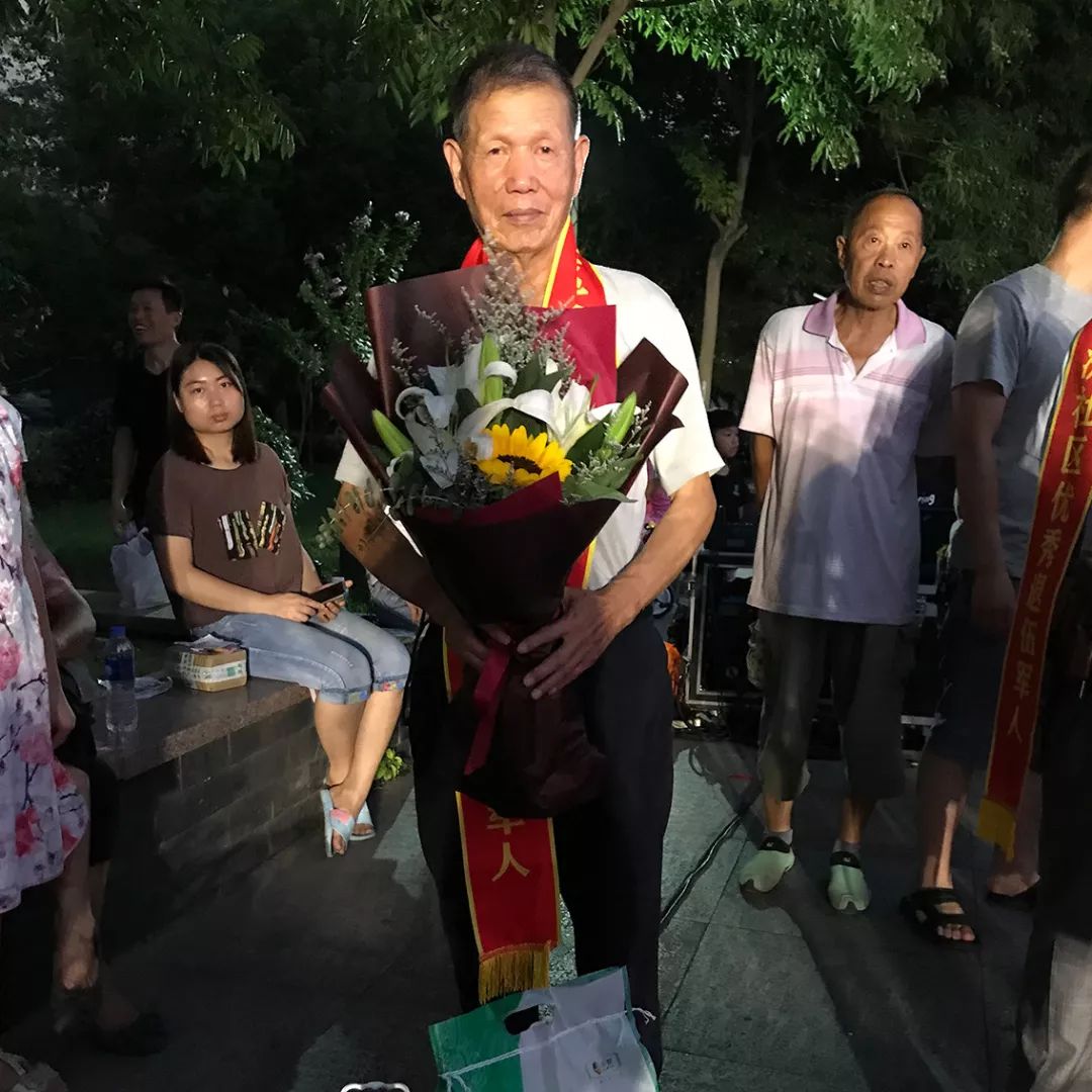 前洲街道人口总数_街道图片夜景