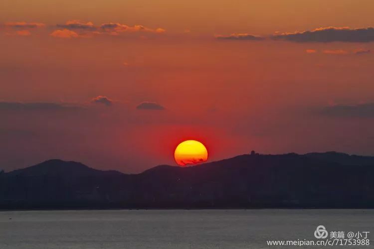 烟台发布:9月1日,有人拍下了烟台海上日出日落全过程!