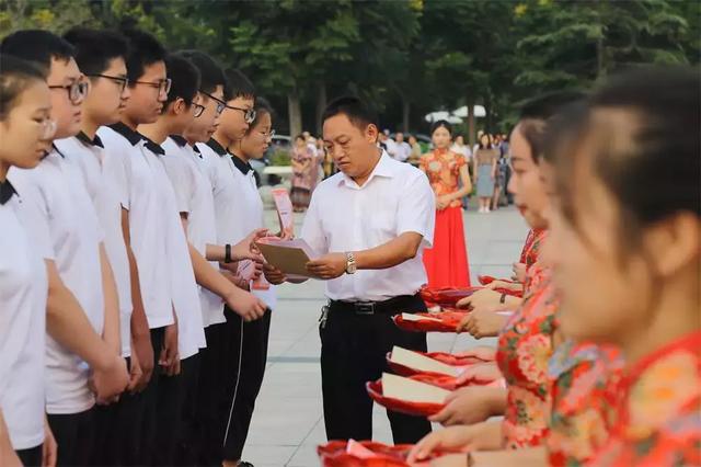 江苏省宿迁青华中学隆重举行新学期开学典礼