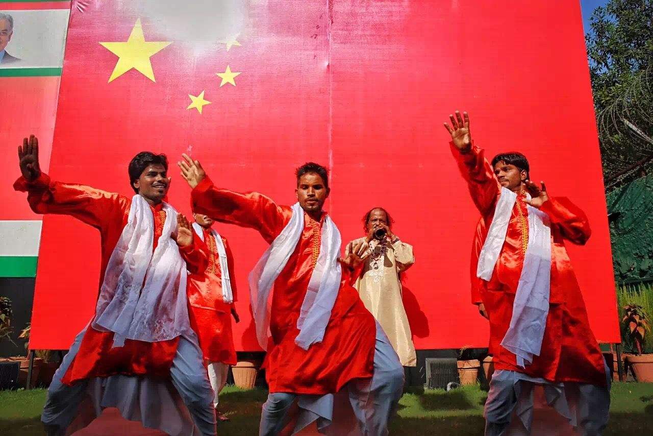 逆境中的情义之光——免费观看短剧的体验，逆境中的情义之光，免费短剧的观影体验