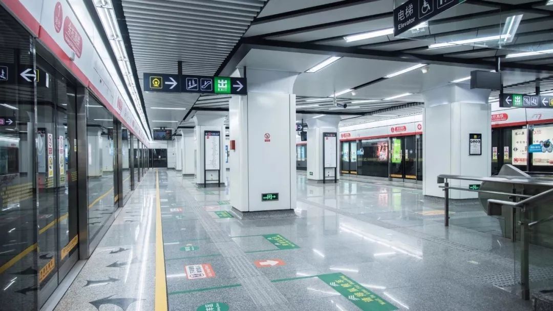 郑州地铁2号线一期(南四环~刘庄)在22:00~次日00:00期间,上线列车6列