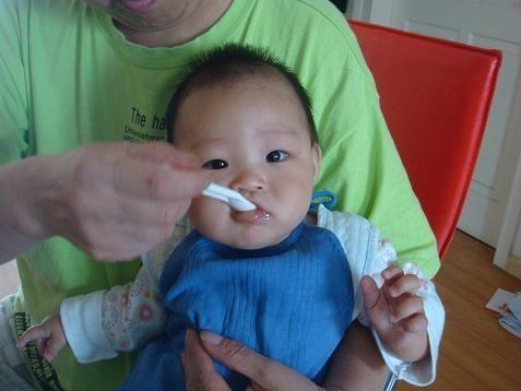                     孩子有没有积食？脸上3点很明显，嘴巴不会“说谎”，一看就知