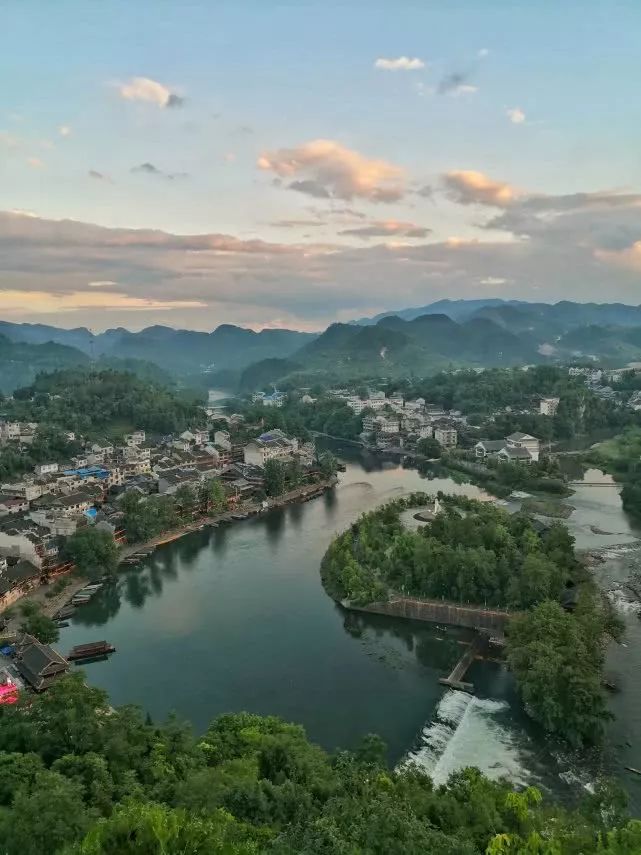中国奇书《山海经》记载的花垣白河:将军山下