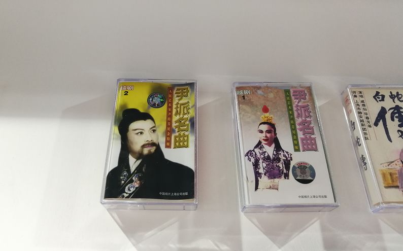 这些旧磁带是由贺绍伦戏曲音乐工作室收藏,本次展出是其中400多盒的一