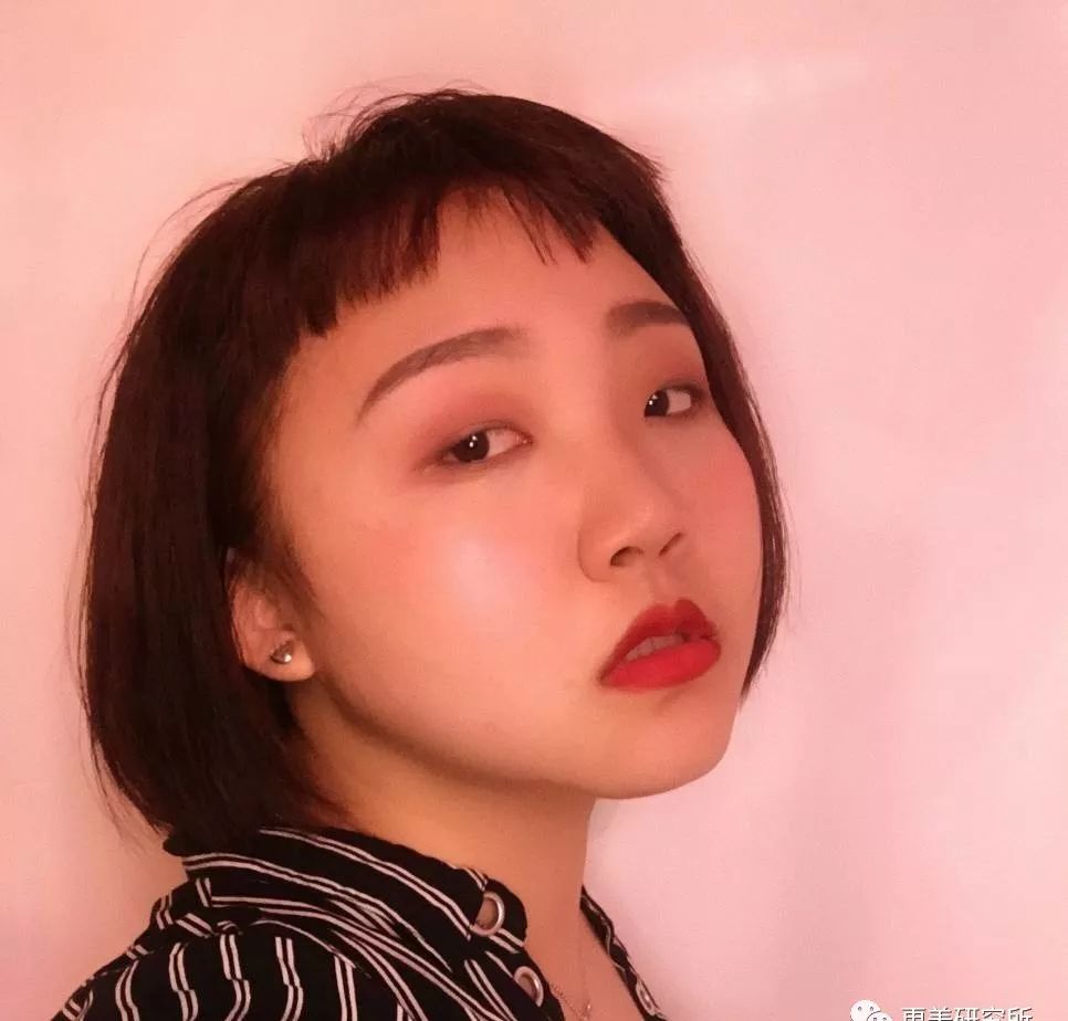 fa姐认为辣目洋子是理想少女胖的一种典范,皮肉紧致饱满,从下颌骨到