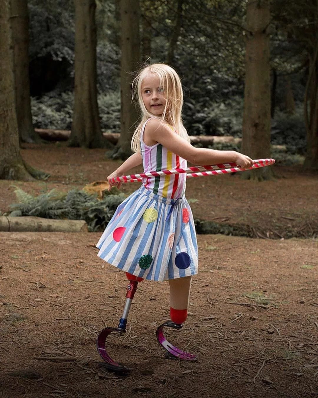 9岁登纽约时装周，她先天残疾，却凭一己之力拯救了整个家庭
