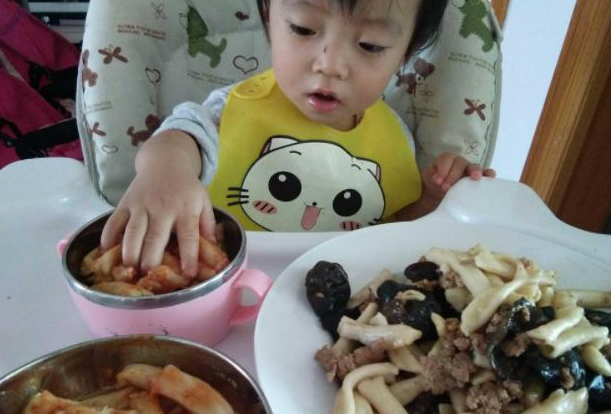                     劝告家长：别再给娃喝“毒汤”，容易积食难长个，还有家长在犯傻