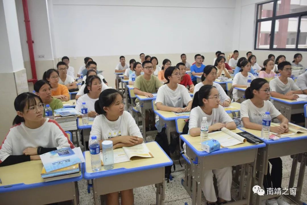 南靖兰水中学正式开学.首届学生403名.