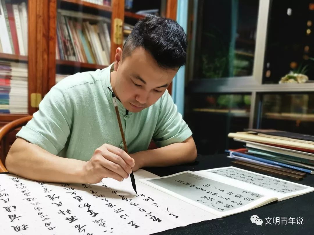 都江堰的书法爱好者看这里福利来了新时代文明实践公益书法研修班学员