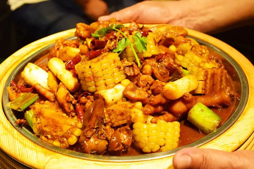 福利丨演武路这家炒鸡店,只卖两道大菜.