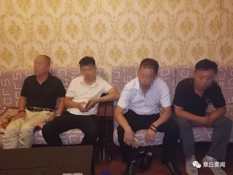 章丘民警在洗浴房抓获卖淫嫖娼人员5人有力维护辖区治安环境