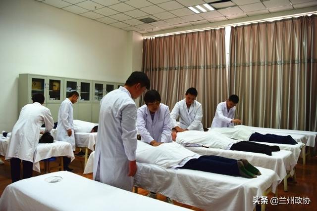 《关于加快发展我市智力残疾人中等职业教育的