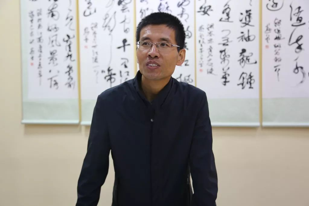 会宁80书法家张文翰书画展在华亭市博物馆展出