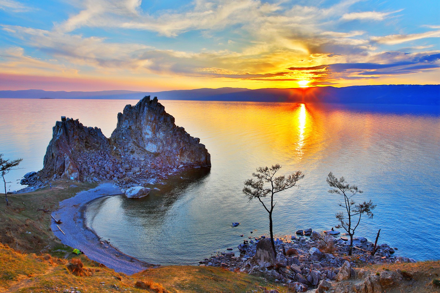 阿尼瓦角的灯塔，俄罗斯萨哈林岛 (© Amazing Aerial Agency/Offset by Shutterstock)