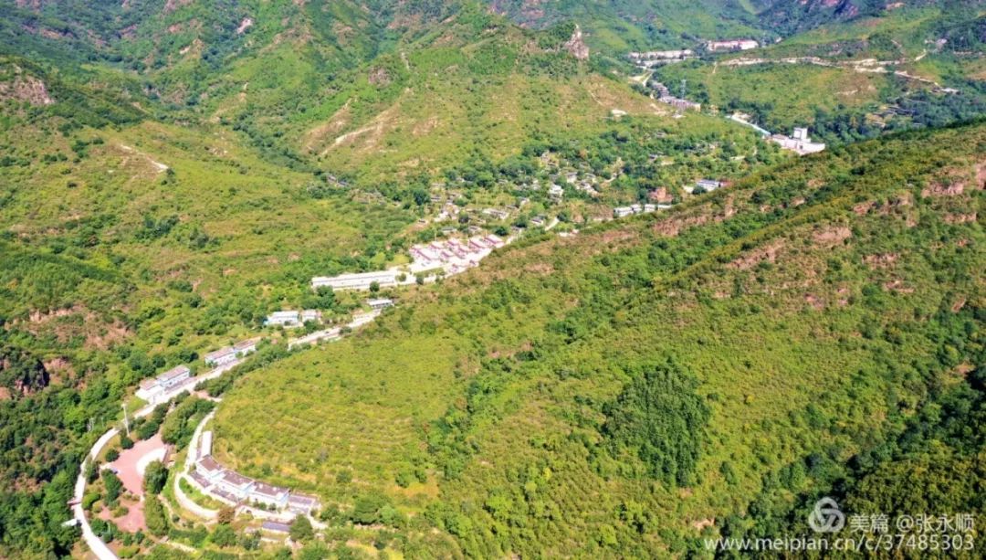 北京市十大最美乡村—四马台村,顺河畔弯弯曲曲成村,如龙马遨游在