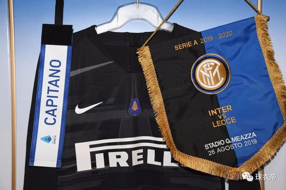 意甲官方发布球衣纪念勋章,C罗却一个人搞特