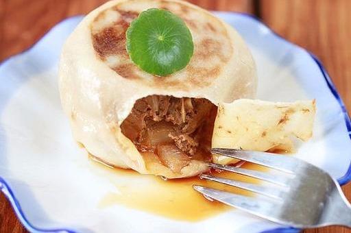 北京神级小吃门钉肉饼，祖传配方分享给你，还有不烫嘴的吃法
