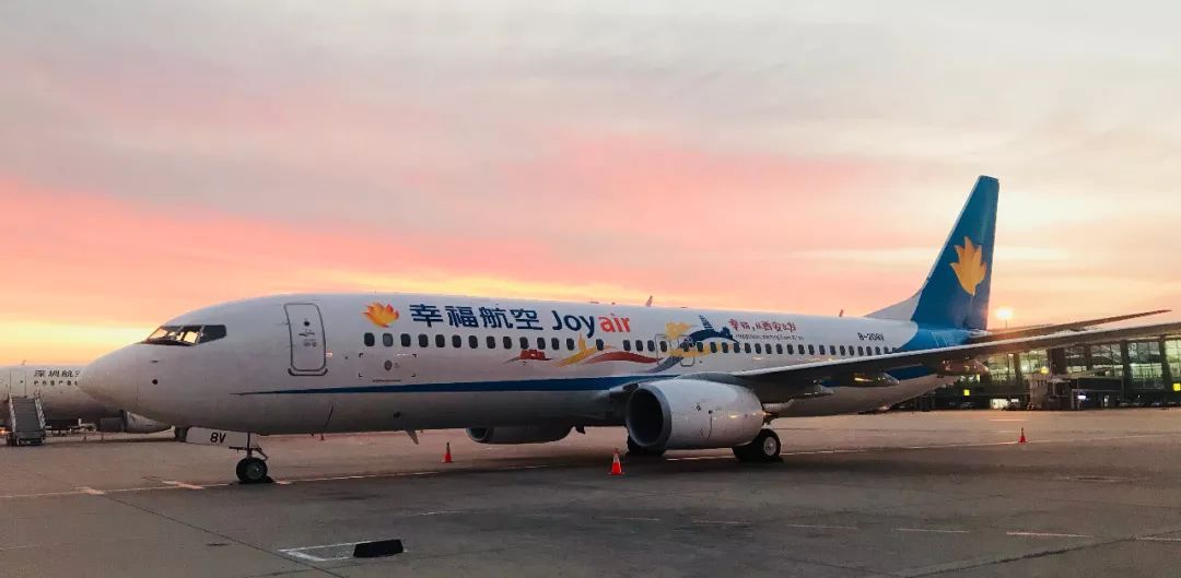 幸福航空737800干线飞机启航