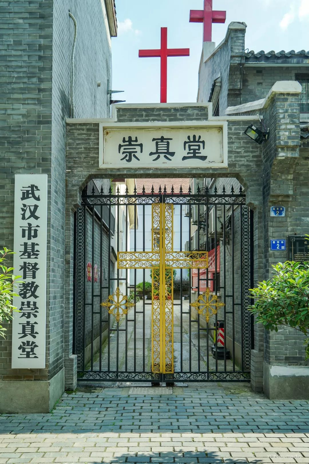 崇真堂是武汉现存最古老的基督教堂,其建筑主体是一座平面拉丁十字形