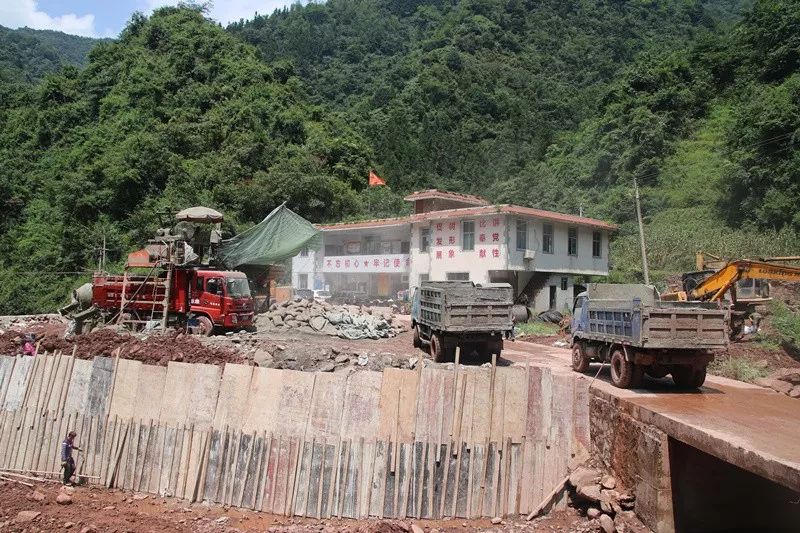 领秀国际城驾车行驶136公里斥资17万,助力彝