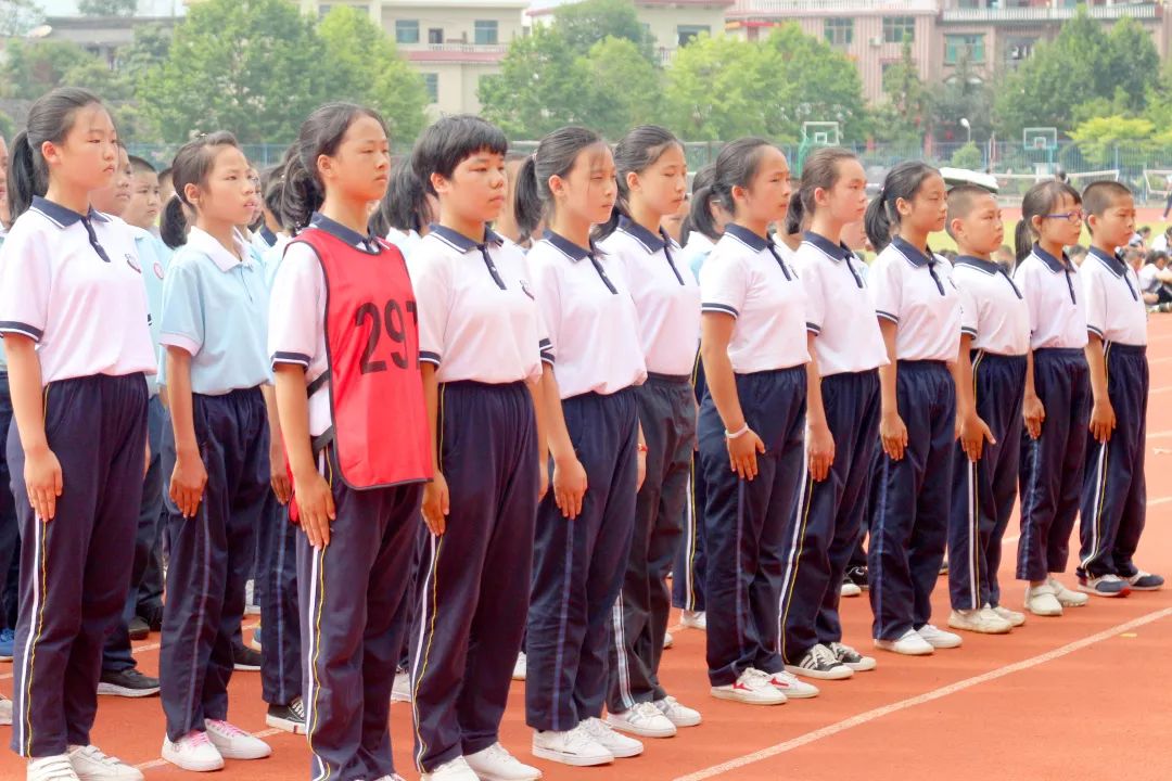 军训生活骄阳八月激情起航展辉学校初中部2019年下学期军体训练精彩