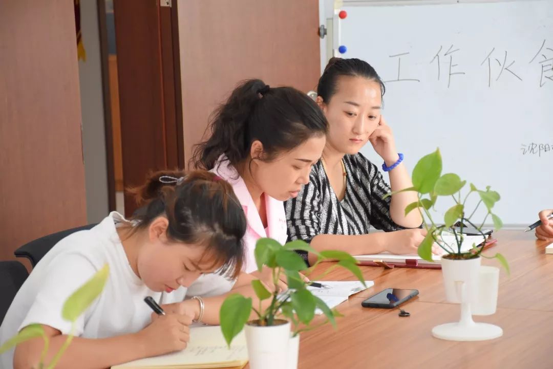 沈艺幼师铁西幼儿园召开九月份伙食工作会议