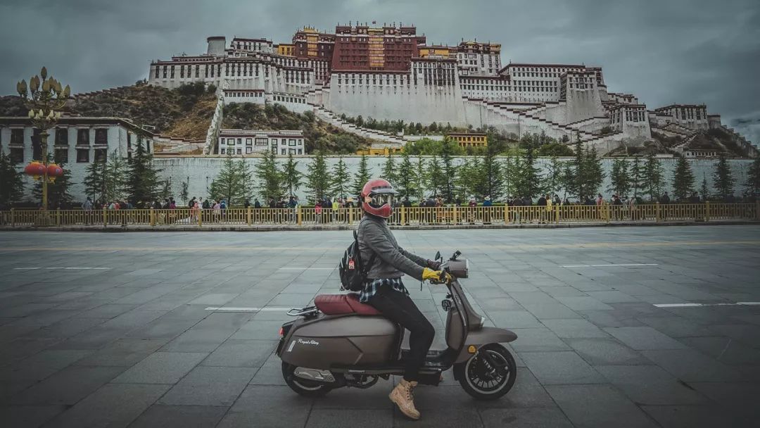 摩旅是场蓄谋已久的狂欢女骑士一台踏板朝圣川藏线