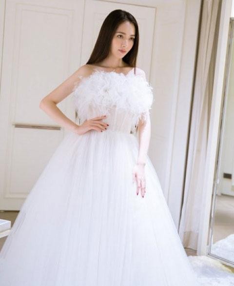 郭碧婷婚纱照,三套不同风格礼服仙气十足,向佐表示对婚礼期待!