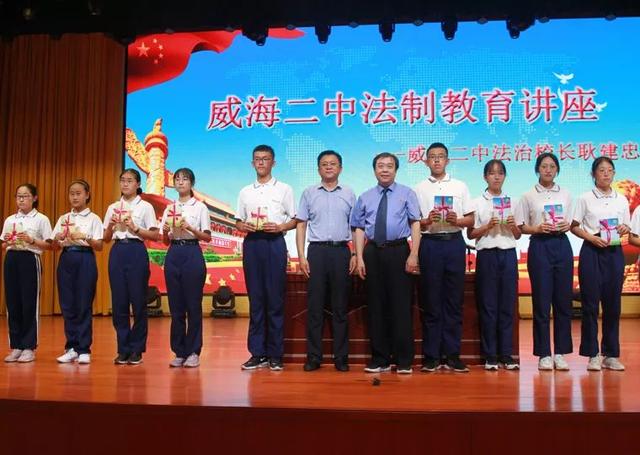 8月28日下午,新学期开学之际,经区检察院党组书记,检察长耿建忠以