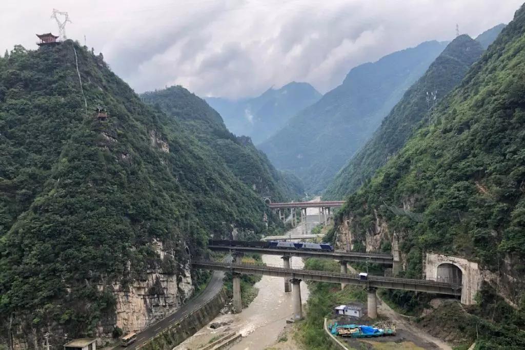 原创秦岭大山中的古道岭有千年前的高速路是穿越秦岭的要道